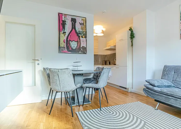 Apartment Stylish 1br & 1living In *