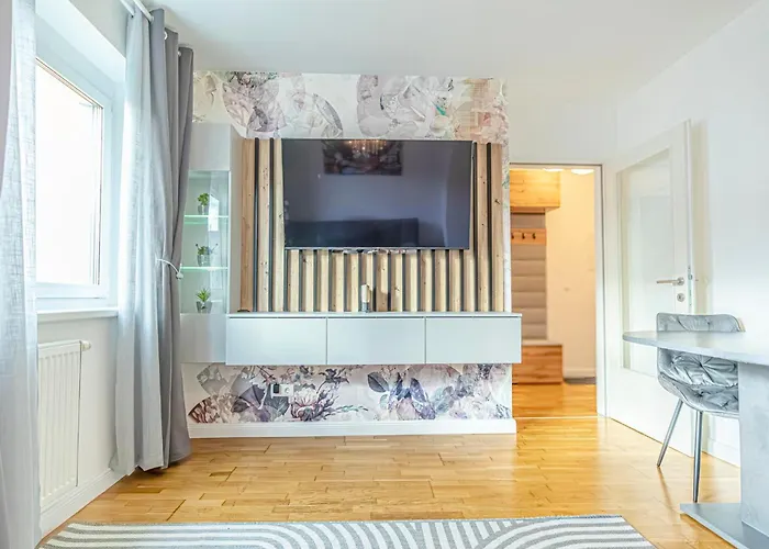 Stylish 1br & 1living In