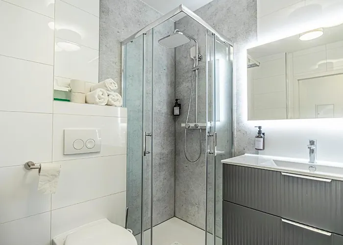 Stylish 1br & 1living In