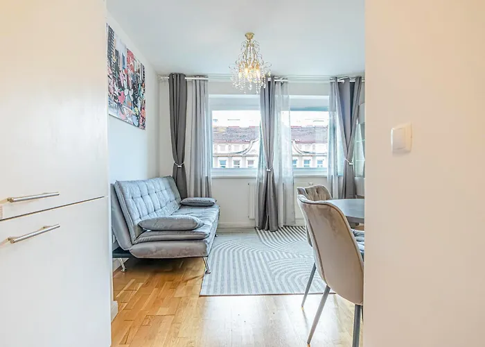 Apartment Stylish 1br & 1living In